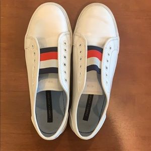 Tommy laceless slip on’s